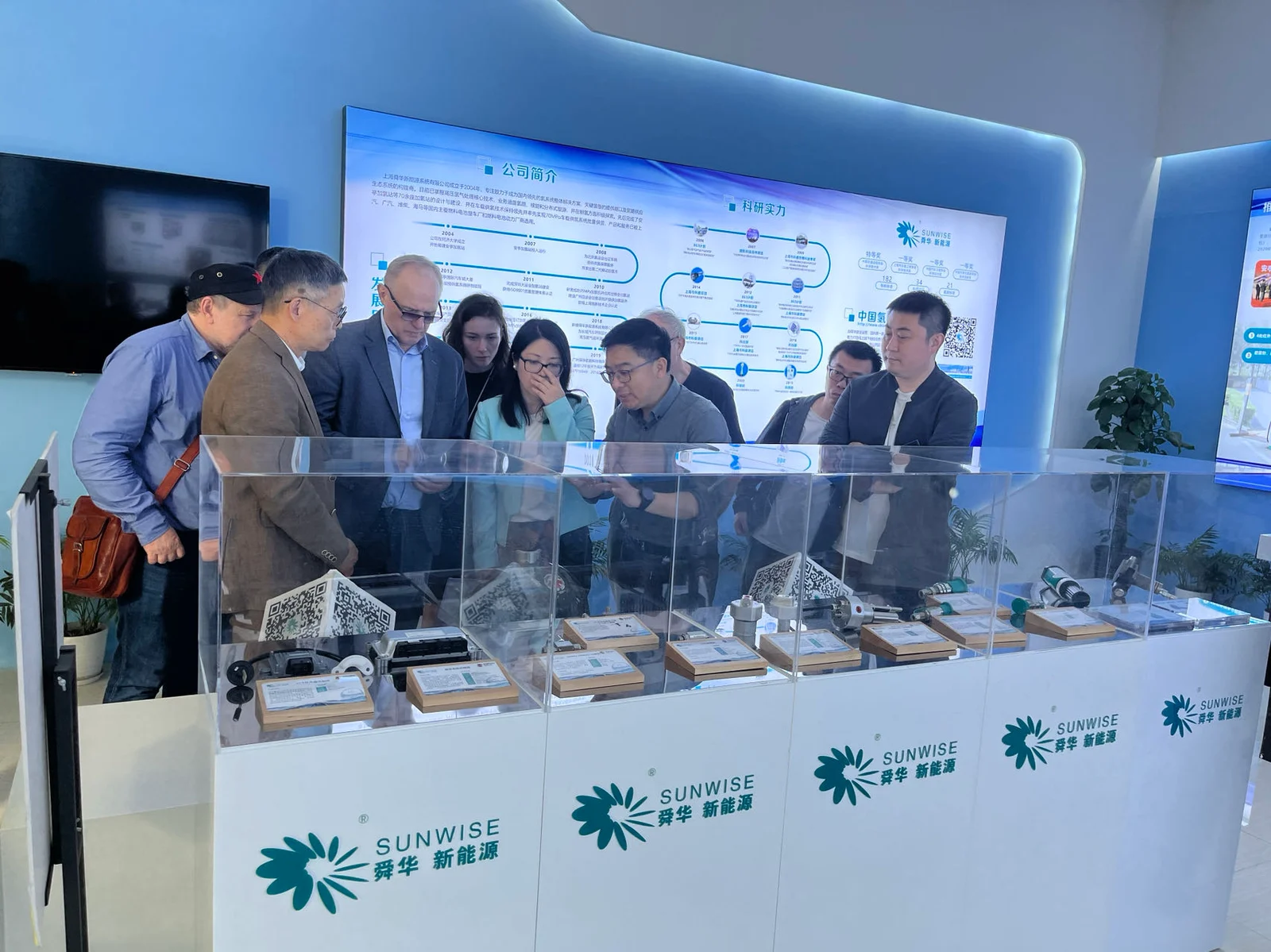Russian Academy of Engineering delegation visits Sunwise — original image