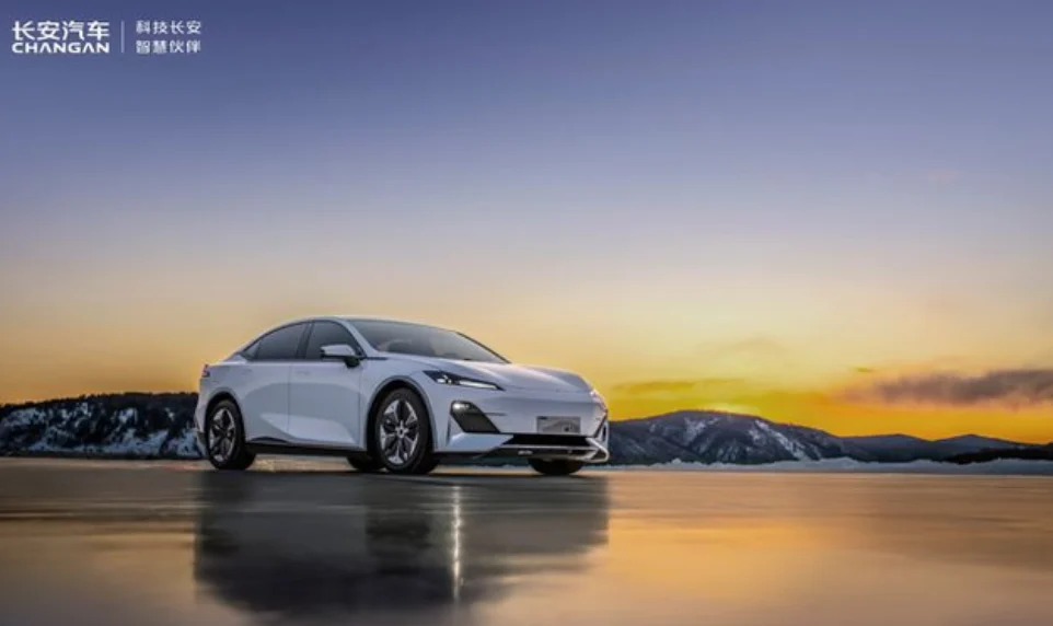 Changan Deepal C385 unveiled as China's first mass-produced hydrogen fuel cell sedan — original image