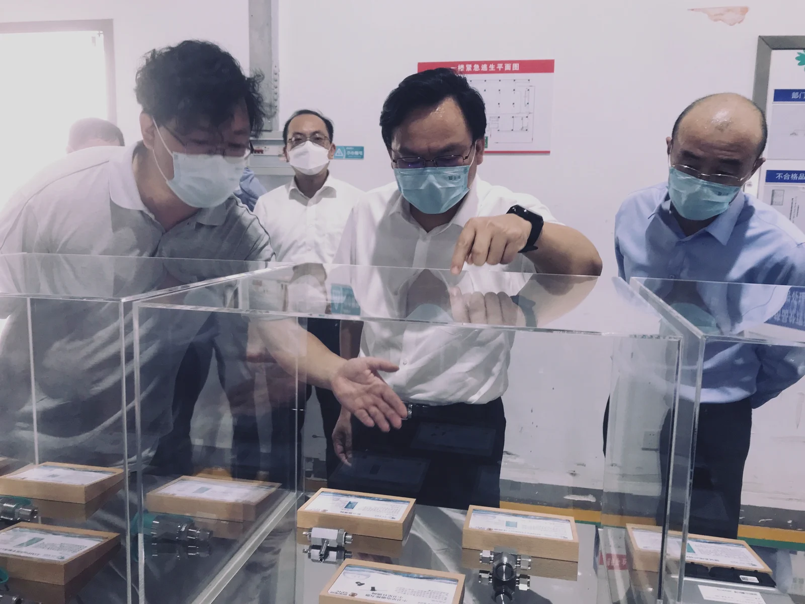 Shanghai economic commission Deputy Director Tang Wenkan visits Sunwise — original image