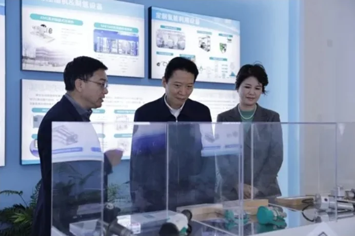 Lu Fangzhou leads a delegation to Sunwise — original image
