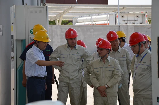Lin Hua leads a visit to Sunwise's Yilan hydrogen refueling station — original image